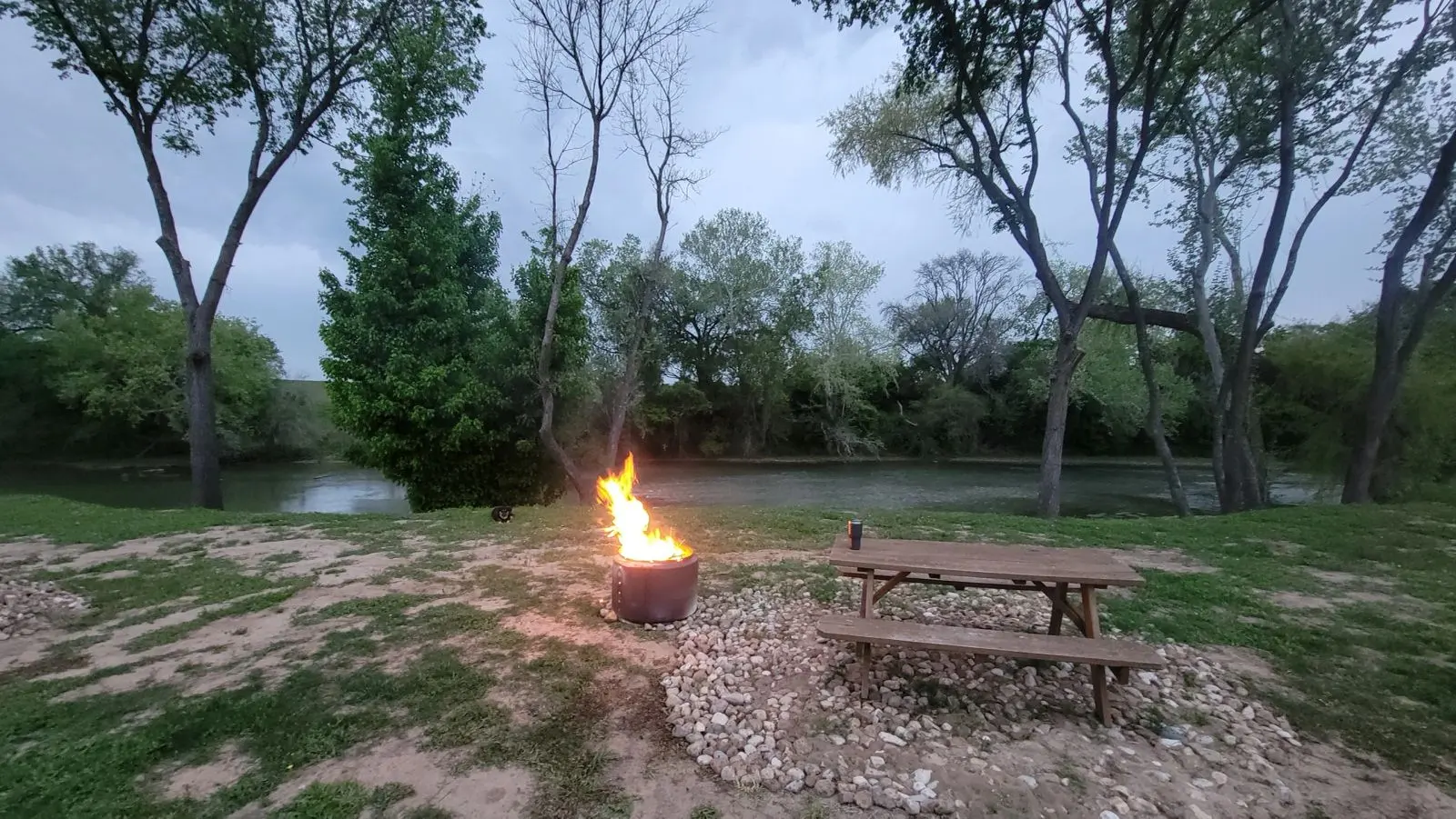 Riverside firepit